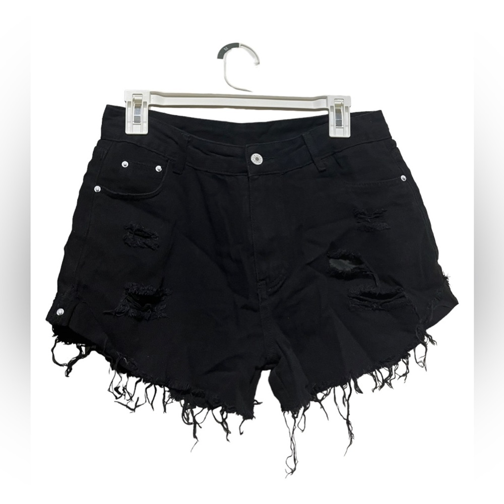 Cute black high-waisted denim shorts!
